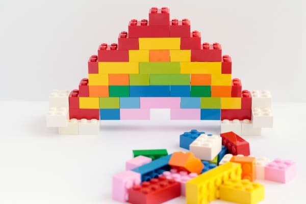 Inspired by LEGO Creations by Sara Dees, this LEGO rainbow can be made using bricks you already own! It's harder than you think!