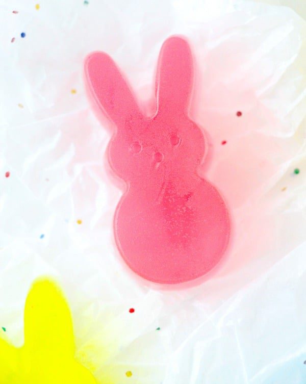Looking for a fun Easter craft or Easter activity? Peeps soap is not only a fun craft project for kids, but it makes a great non-toy Easter basket idea!