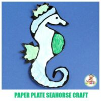 Calling all seahorse lovers! This super simple paper plate seahorse craft is outlined in trendy black glue. It's the perfect ocean craft for kids!