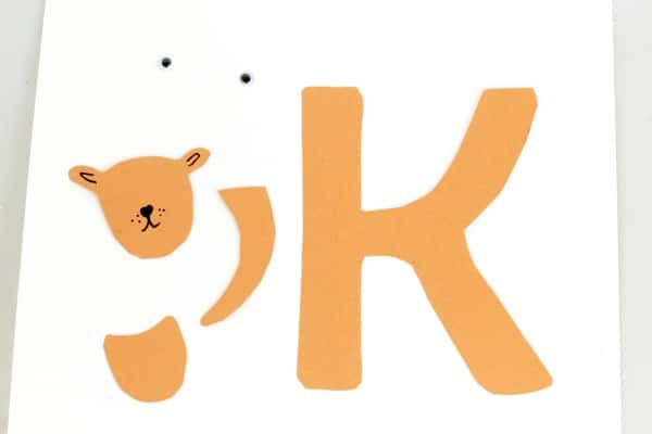 This simple K is for kangaroo letter craft is a fun alphabet craft for kids. Transform the letter K into a mama kangaroo! Perfect for preschool or kinder.