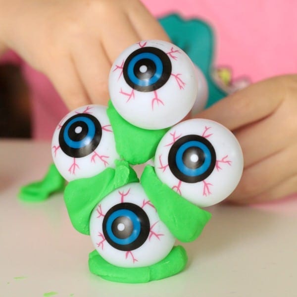 Science is tons of fun during Halloween, especially if you can make it gross! This eyeball structure STEM challenge is the perfect spooky science activity!