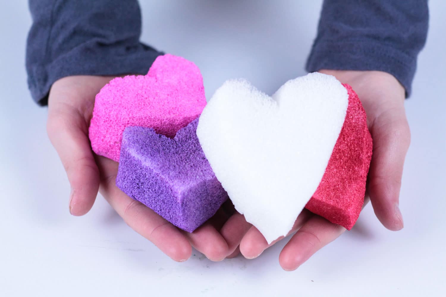 Looking for non-candy valentines? The DIY heart valentine squishy is the perfect valentine craft to make for your classmates! These DIY squishies will provide endless fun!