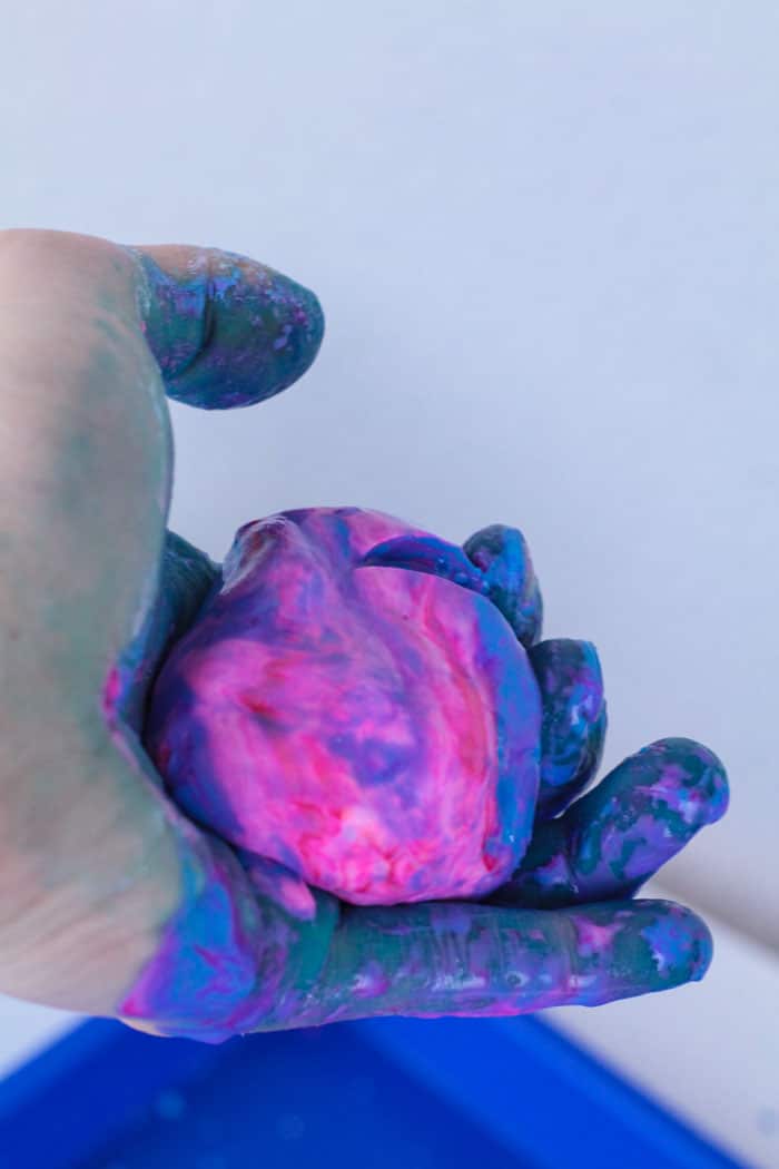 Make summer learning fun when you make the galaxy oobleck science experiment. Kids will love this colorful version of the non-Newtonian fluid and will ask to do this science experiment over and over. Summer science experiments are fun for kids of all ages. #stem #stemed #science #scienceexperiments #summer #summerfun #summeractivities
