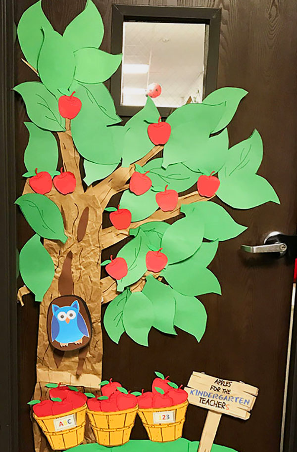 httpswww.simplykinder.comapple tree classroom decoration